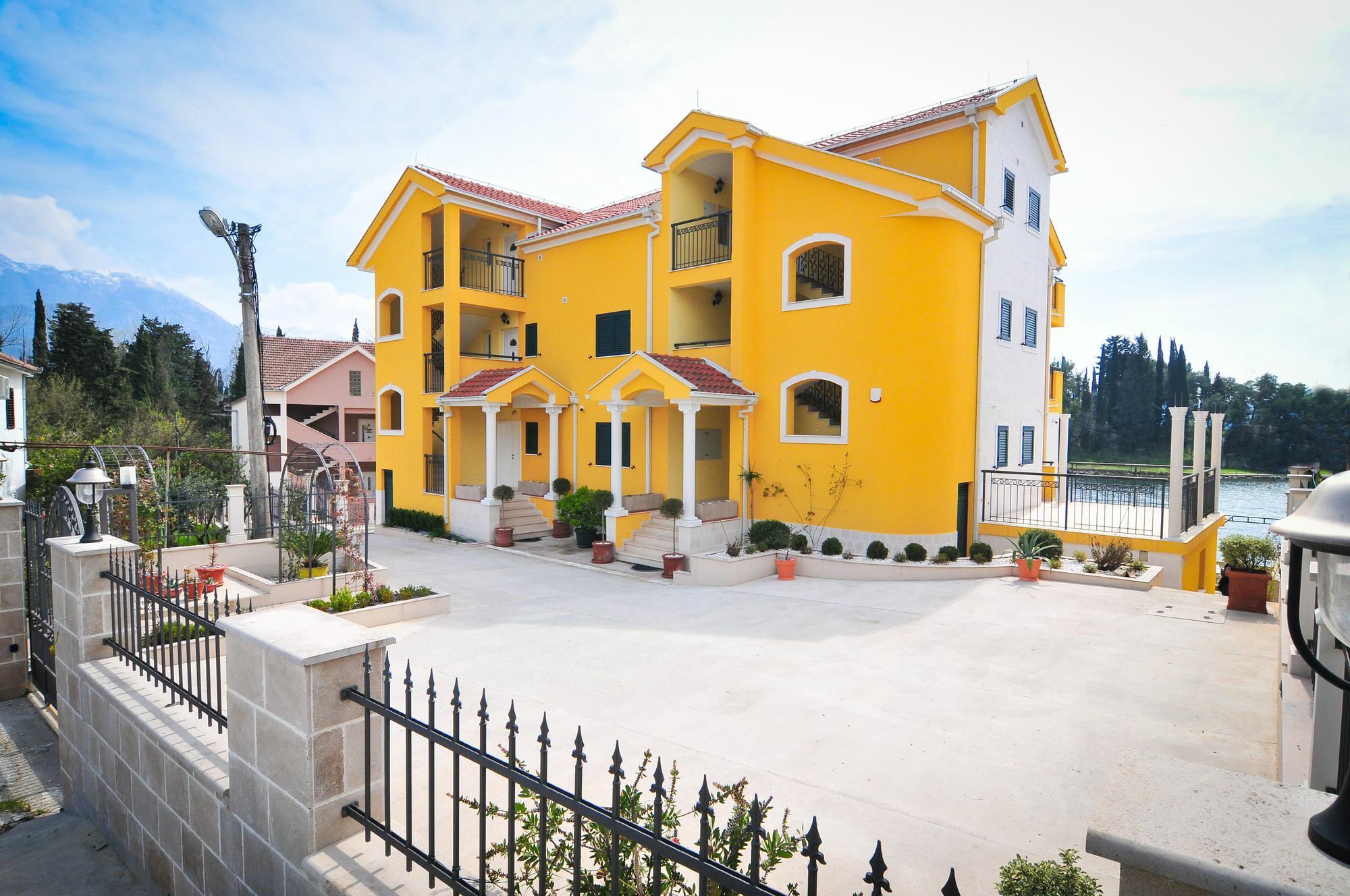 Pontus Luxury Apartments Tivat Buitenkant foto